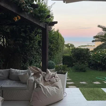 White House On The Beach Apartment Costa Rei